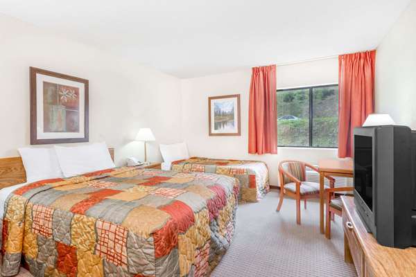  - Days Inn Iron Mountain