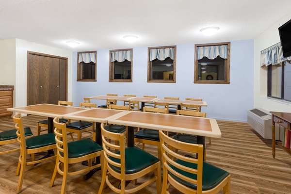  - Days Inn Iron Mountain