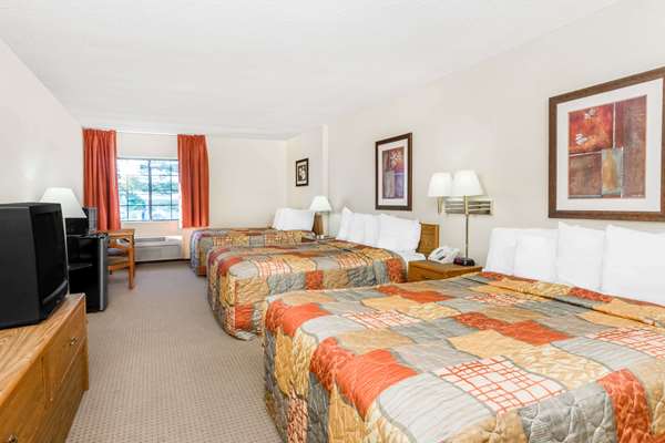 Suite - Days Inn Iron Mountain