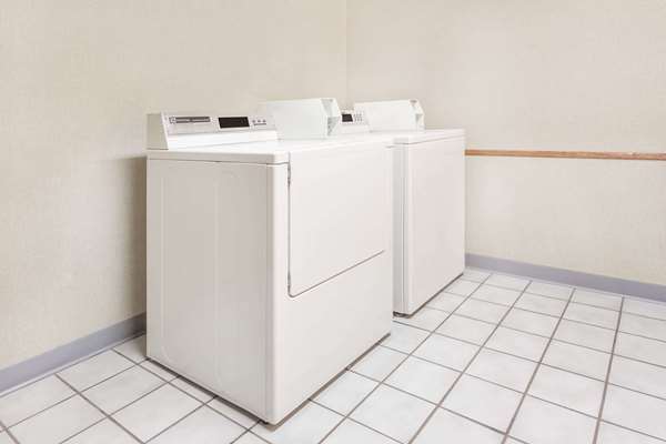 Amenities - Days Inn Iron Mountain