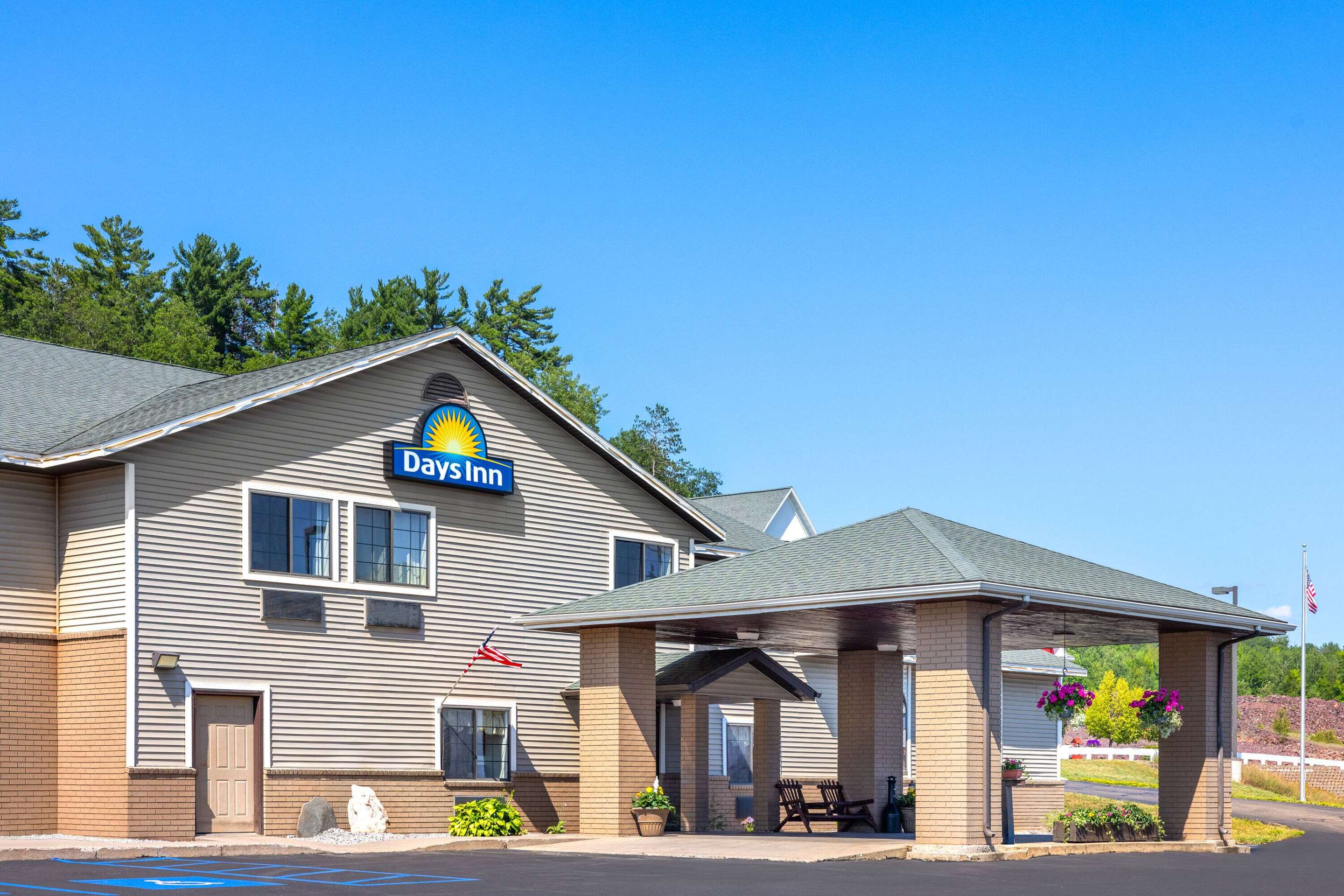Exterior | Days Inn by Wyndham Iron Mountain