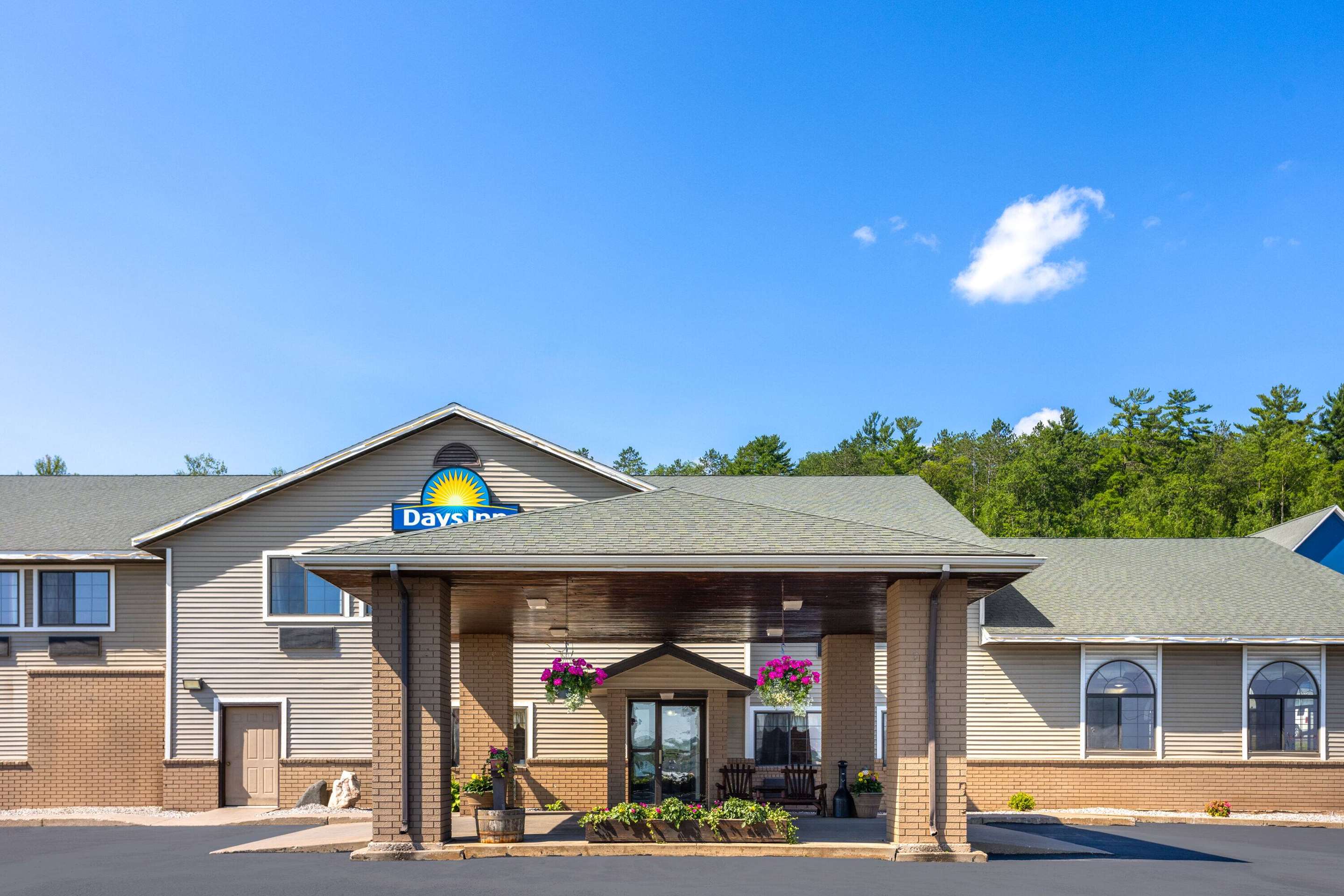 Exterior | Days Inn by Wyndham Iron Mountain