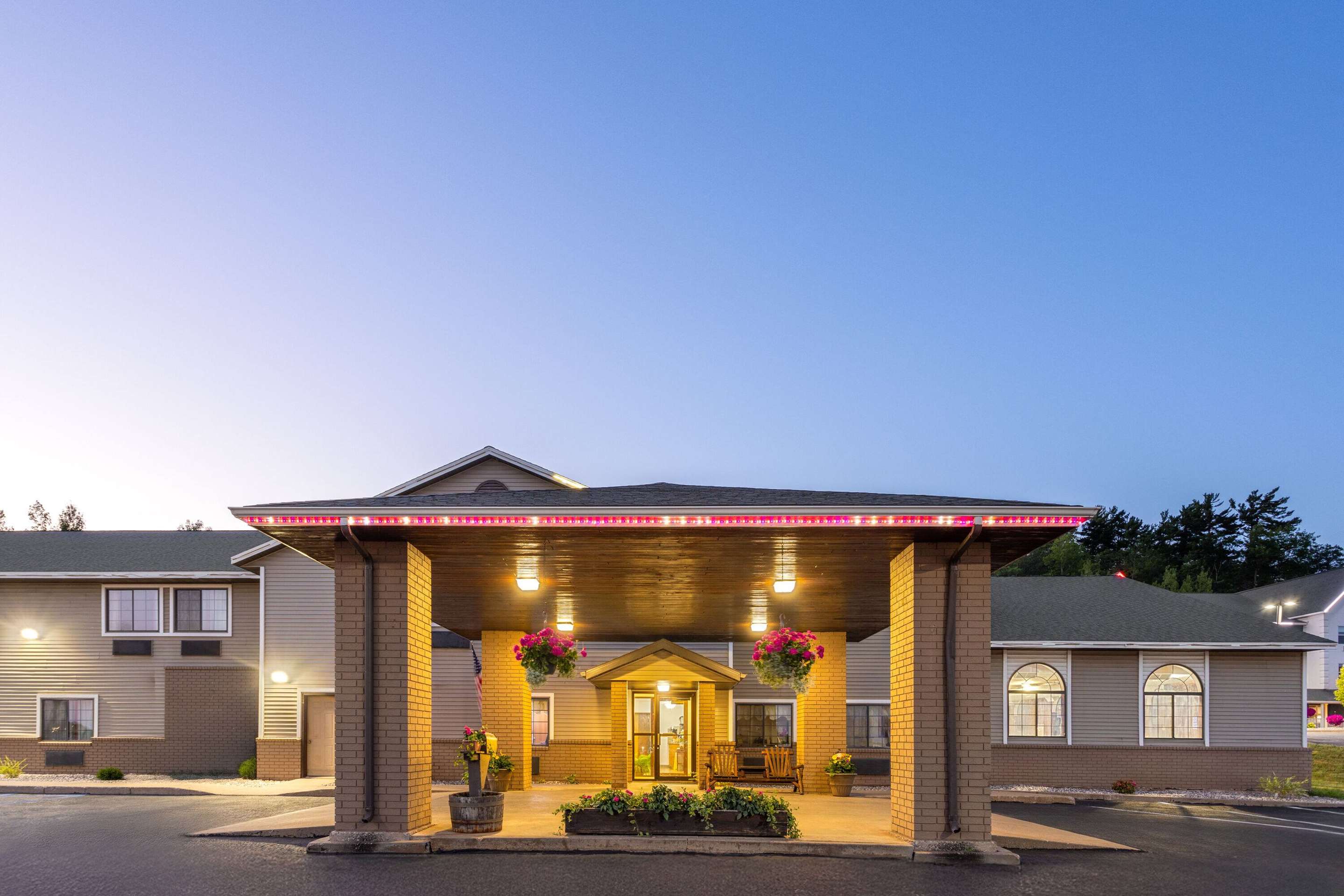 Exterior | Days Inn by Wyndham Iron Mountain