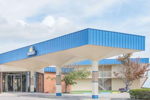 Exterior view - Days Inn St Clairsville - I-70, Exit 220