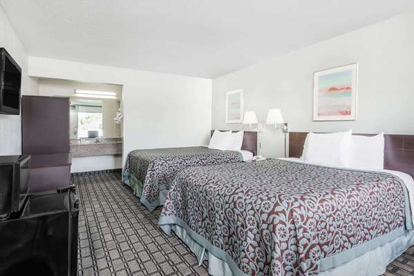  - Days Inn St Clairsville - I-70, Exit 220