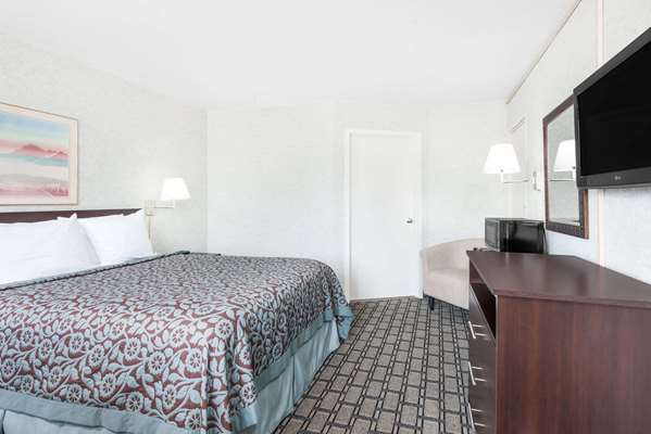  - Days Inn St Clairsville - I-70, Exit 220