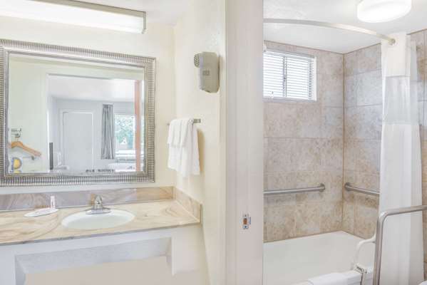  - Days Inn Deming - I-10, Exit 82