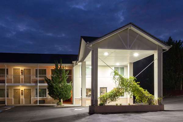 Exterior view - Days Inn Dahlonega