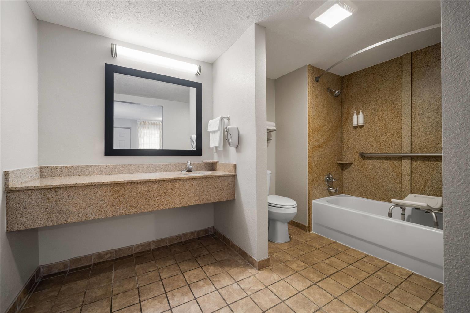 DAYS INN CANTON-guestroom-Guest Room,Bathroom,Accessibility,On-Site.jpg