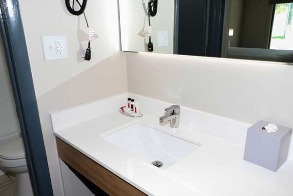  - Days Inn Farmville