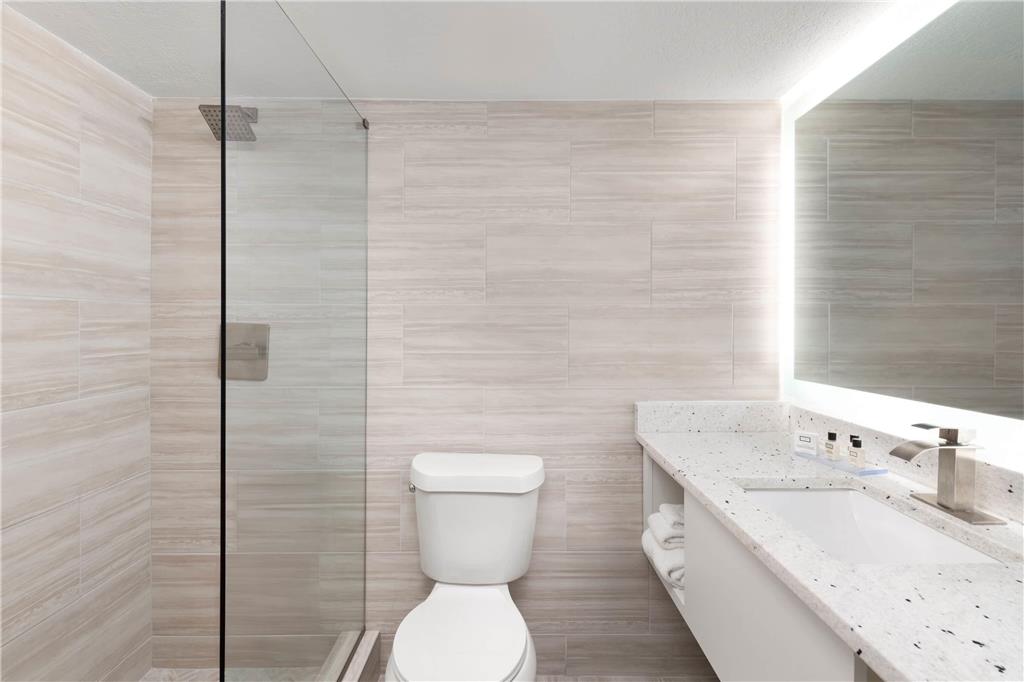 WYNDHAM GARDEN FORT WALTON BEACH DE-guestroom-Guest Room,Bathroom,On-Site.jpg