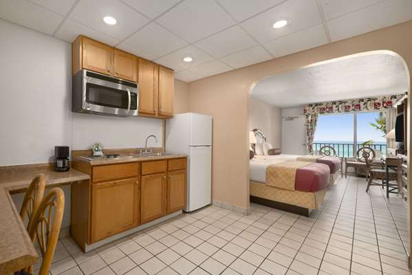 Suite - Days Inn Panama City Beach