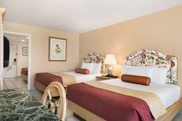 Suite - Days Inn Panama City Beach