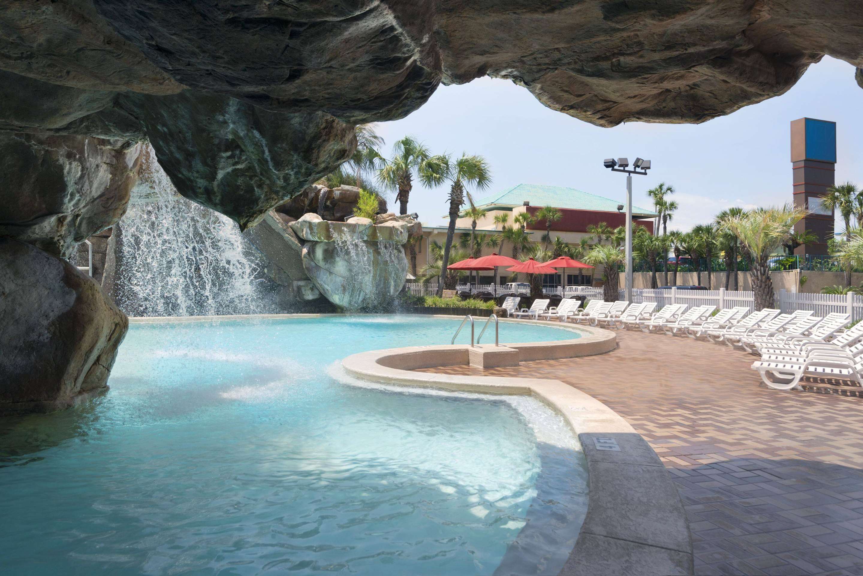 Pool | Days Inn by Wyndham Panama City Beach/Ocean Front