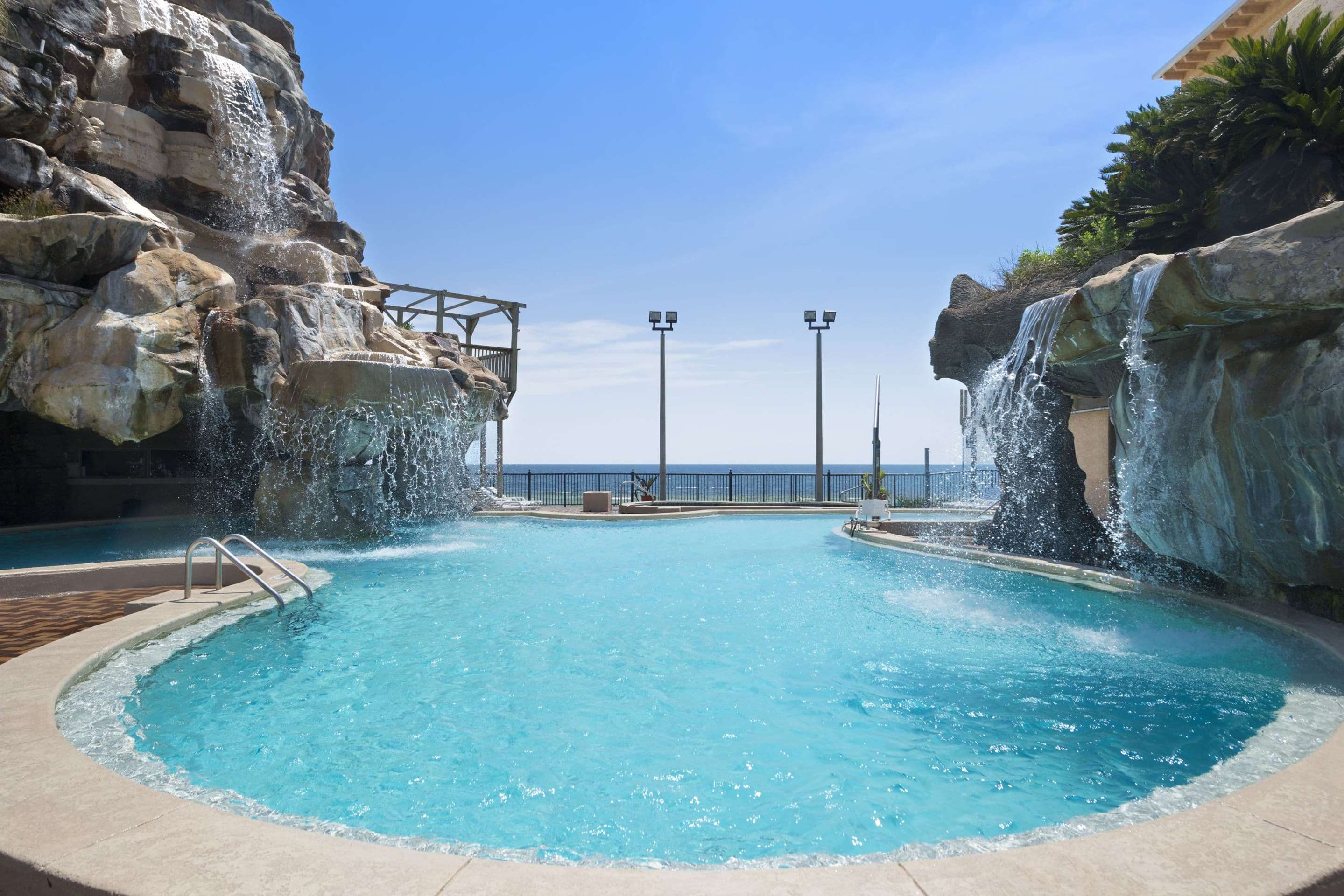 Pool | Days Inn by Wyndham Panama City Beach/Ocean Front