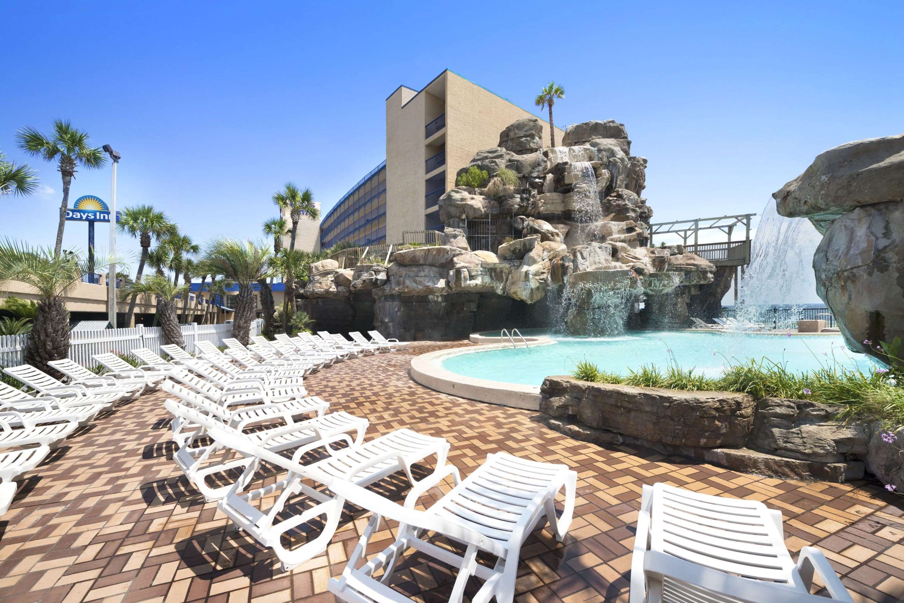 Pool | Days Inn by Wyndham Panama City Beach/Ocean Front