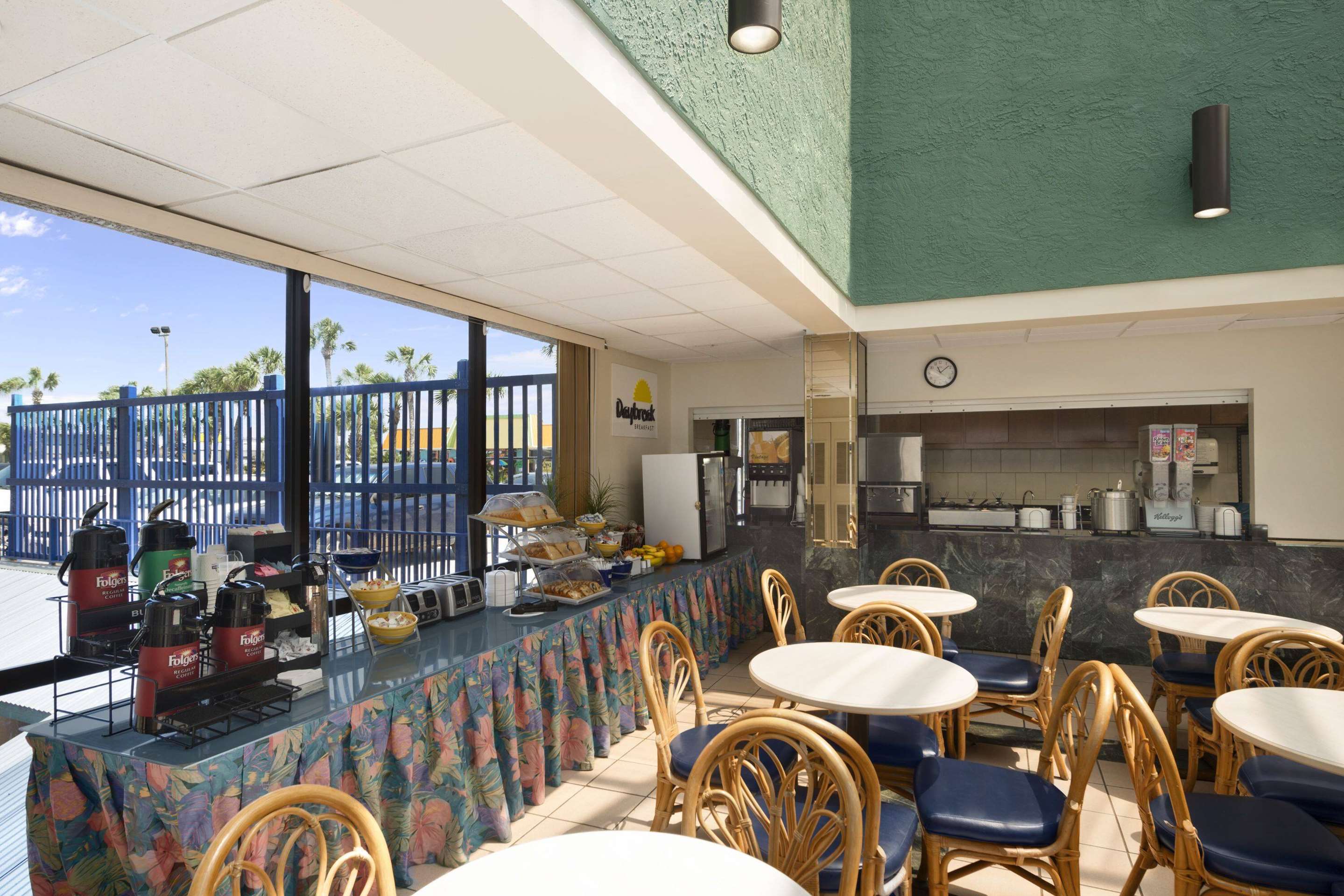 Breakfast Area | Days Inn by Wyndham Panama City Beach/Ocean Front