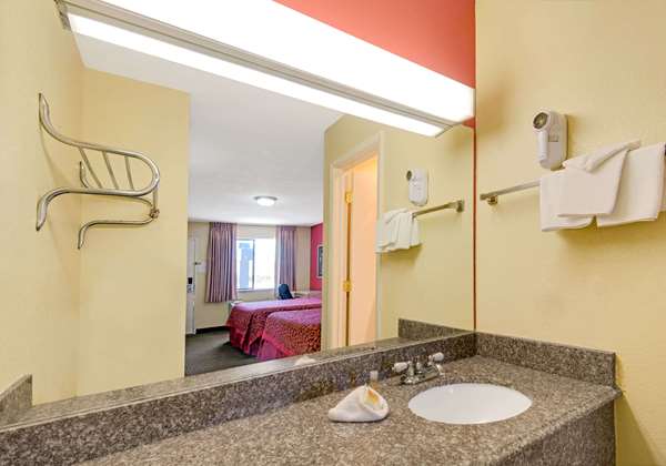  - Days Inn Albuquerque Northeast - I-40, Exit 165