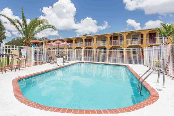 Pool - Days Inn Bradenton - I-75, Exit 220
