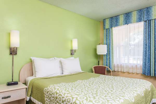  - Days Inn Bradenton - I-75, Exit 220