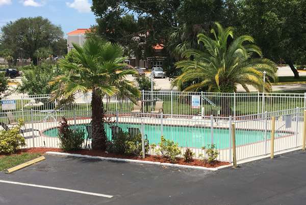 Pool - Days Inn Bradenton - I-75, Exit 220