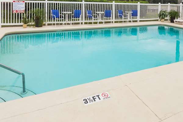 Pool - Days Inn Madison - I-10, Exit 258