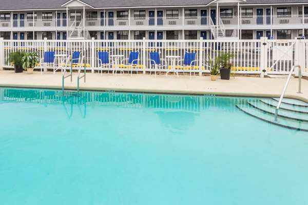 Pool - Days Inn Madison - I-10, Exit 258