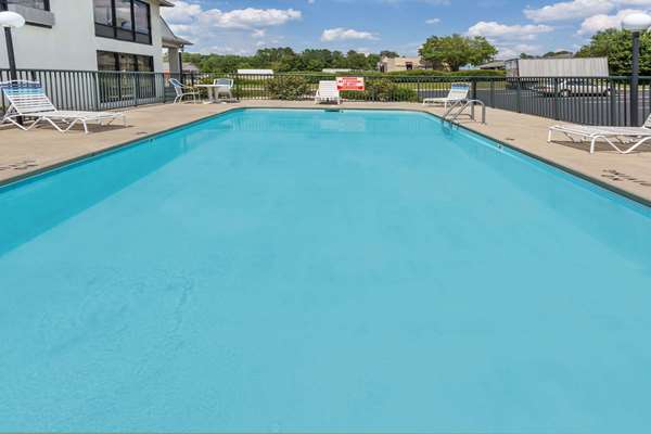 Pool - Days Inn Sanford