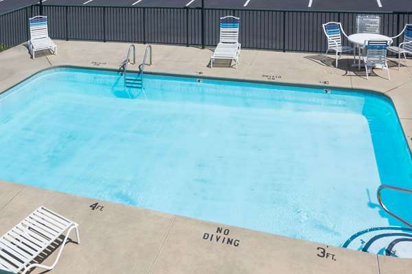 Pool - Days Inn Sanford