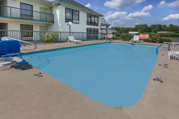 Pool - Days Inn Sanford