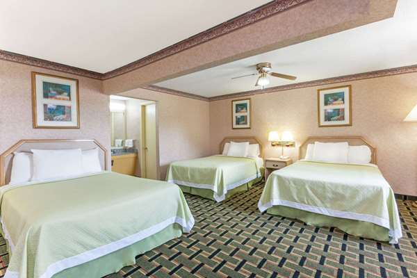  - Days Inn Holladay - I-40, Exit 126