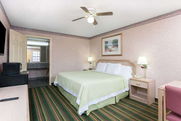  - Days Inn Holladay - I-40, Exit 126