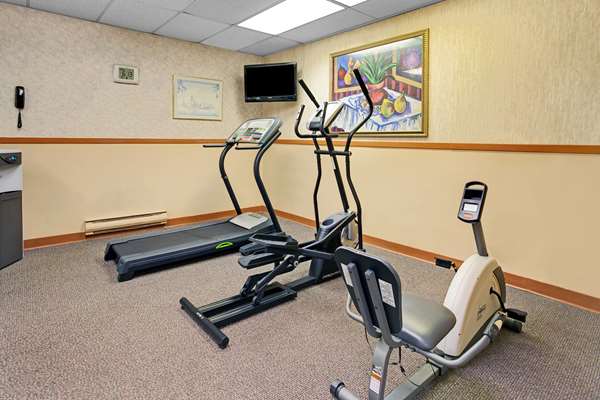 Fitness/ Exercise Room - Days Inn Livonia