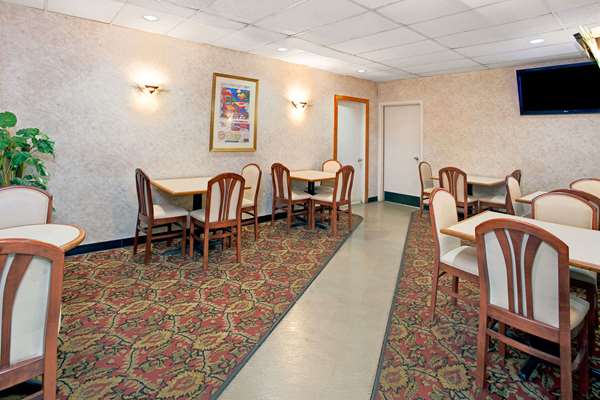  - Days Inn Livonia