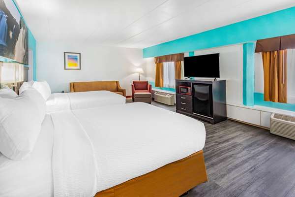Suite - Days Inn Livonia