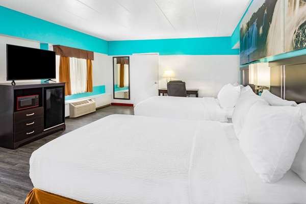 Suite - Days Inn Livonia