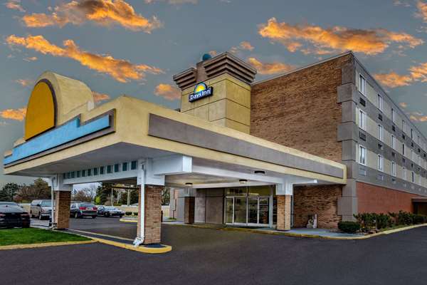 Exterior view - Days Inn Livonia