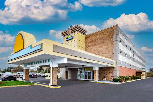 Exterior view - Days Inn Livonia
