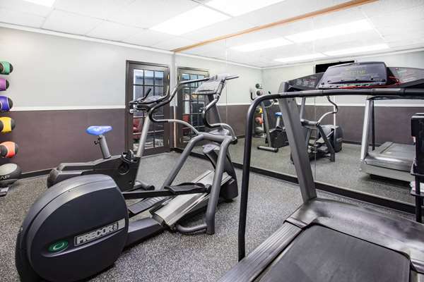 Fitness/ Exercise Room - Days Inn Livonia