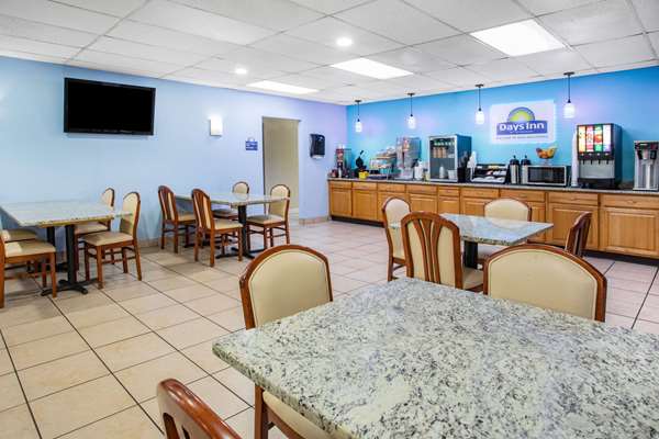  - Days Inn Livonia