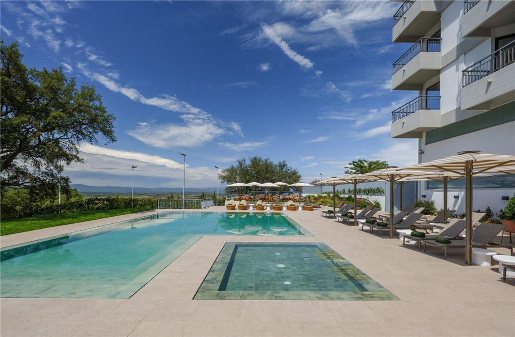 MELIA CASTELO BRANCO-guestroom-Guest Room,Guest Room Amenity,Pool,Architecture,On-Site,Outdoor/Exterior,City,People,Exterior View of Building.jpg