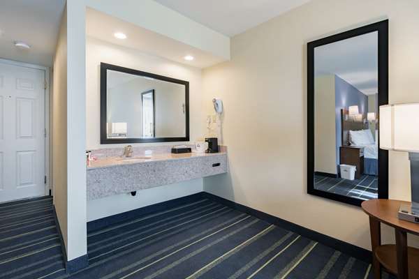  - Days Inn Hartford - I-91, Exit 27