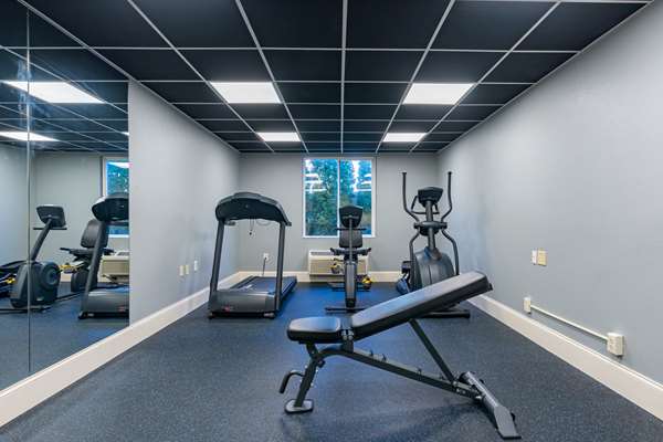 Fitness/ Exercise Room - Days Inn Hartford - I-91, Exit 27