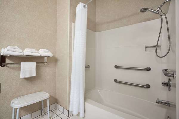  - Days Inn Grand Forks