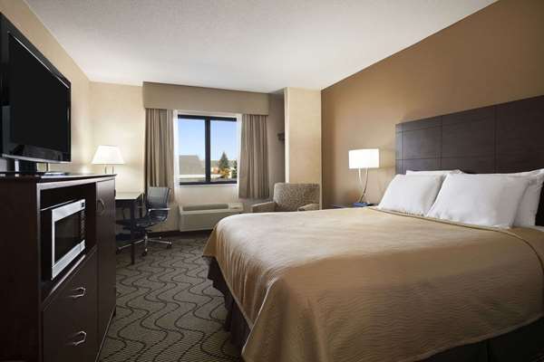  - Days Inn Grand Forks