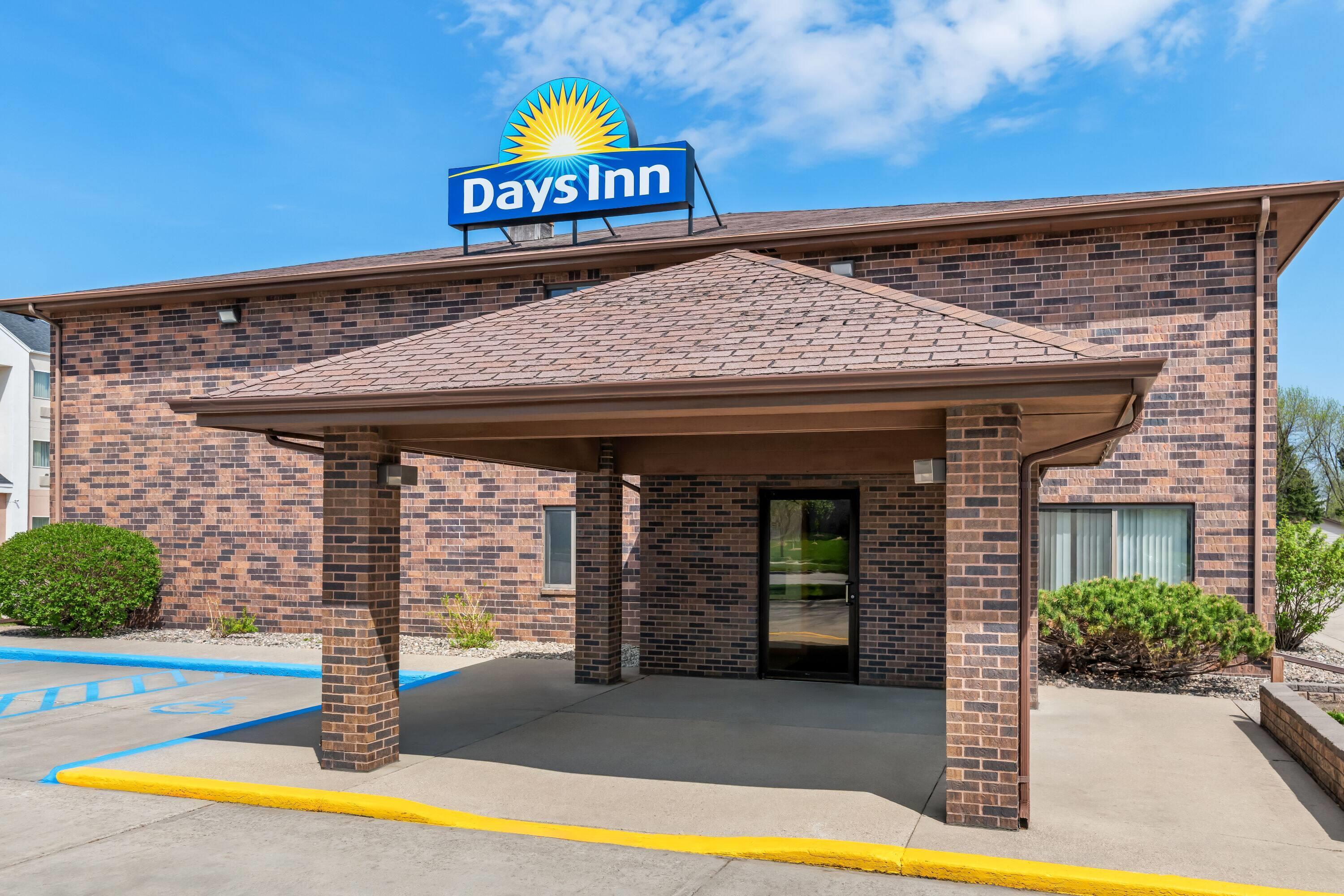 Exterior | Days Inn by Wyndham Grand Forks Columbia Mall