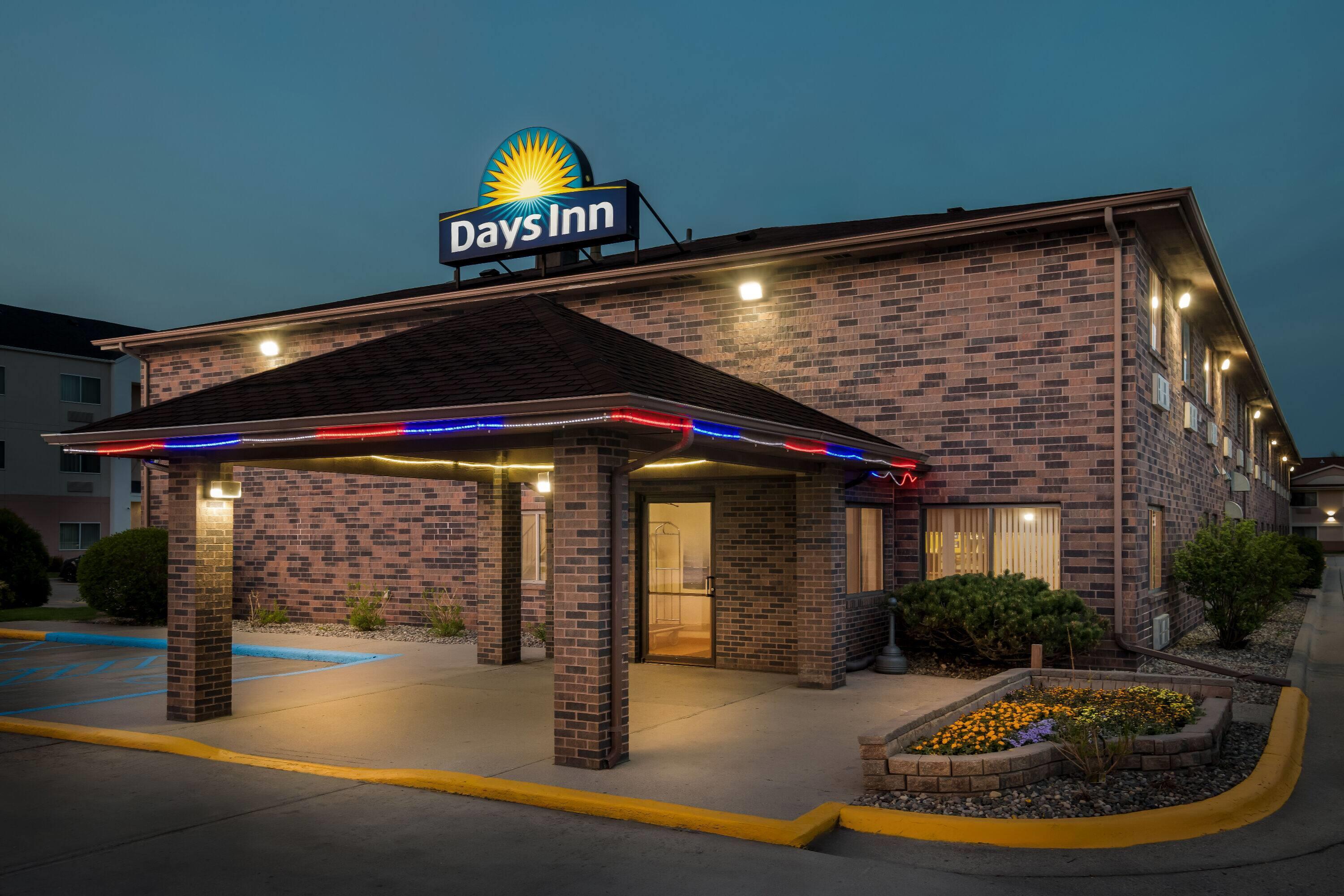 Exterior | Days Inn by Wyndham Grand Forks Columbia Mall