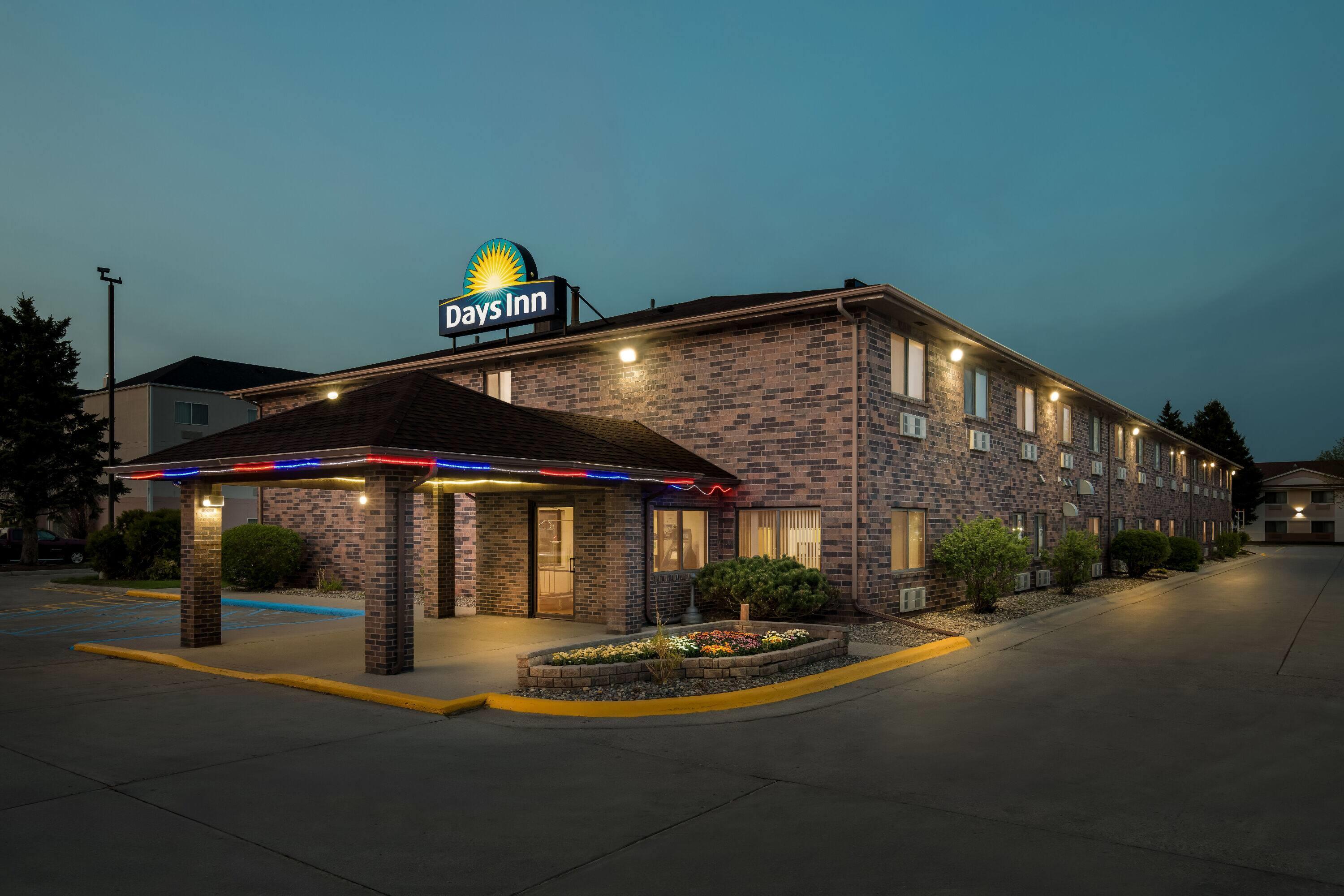 Exterior | Days Inn by Wyndham Grand Forks Columbia Mall