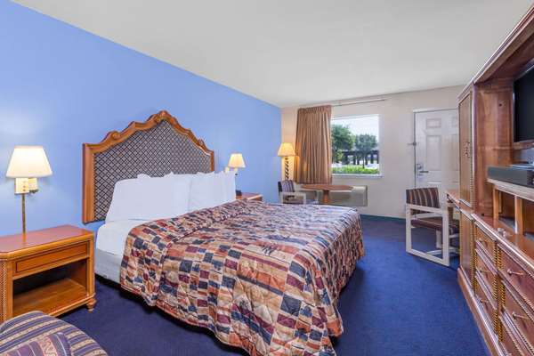  - Days Inn Windcrest San Antonio - I-35, Exit 167A