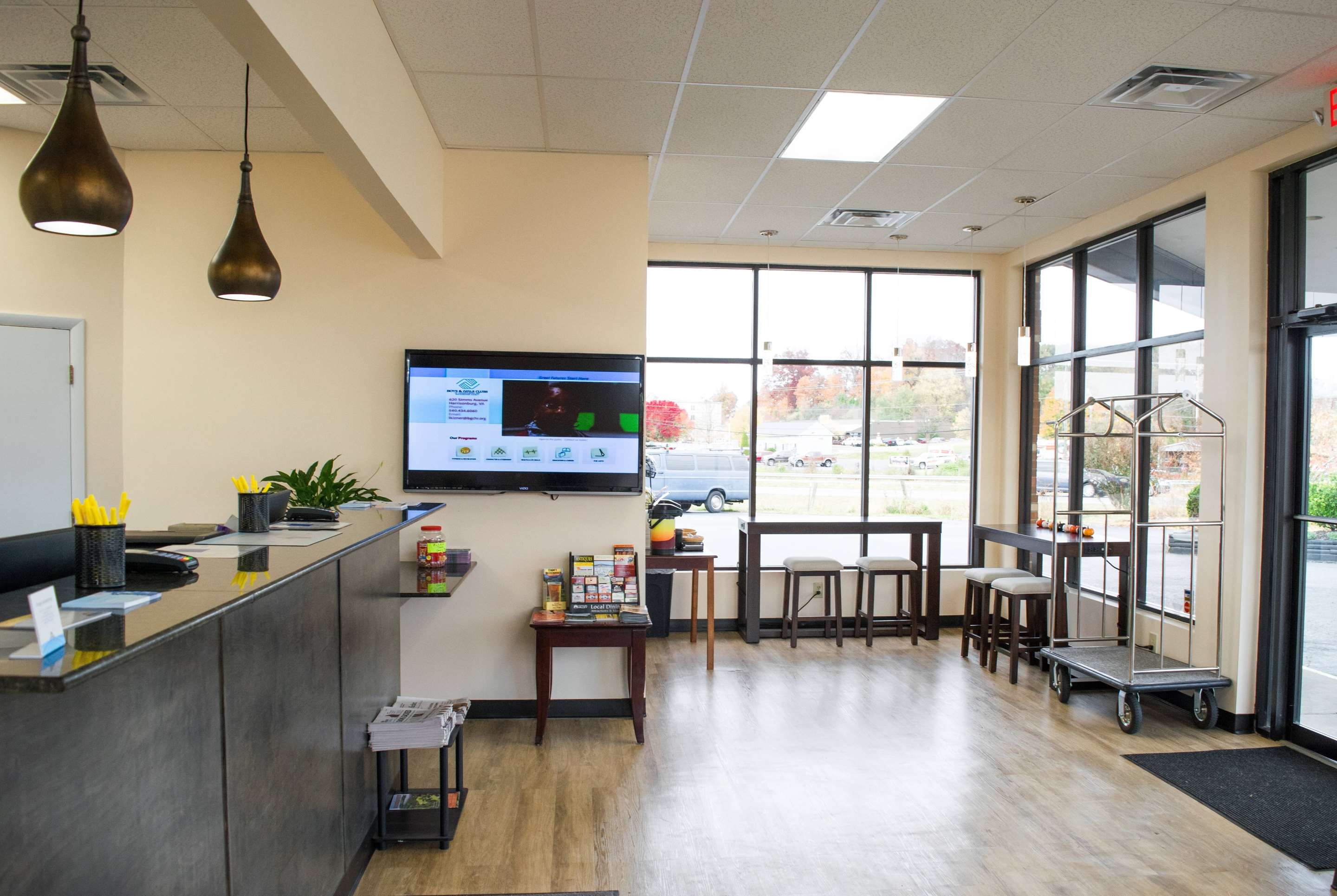 Lobby | Days Inn by Wyndham Waynesboro